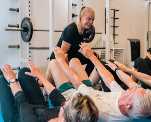 Senior træning og gymnastik hos Kildeskovshallens Fysioterapi i Gentofte – holdtræning for bevægelse, styrke og balance Seniorer til ryg-træning hos Kildeskovshallens Fysioterapi i Gentofte – styrk ryg og funktion